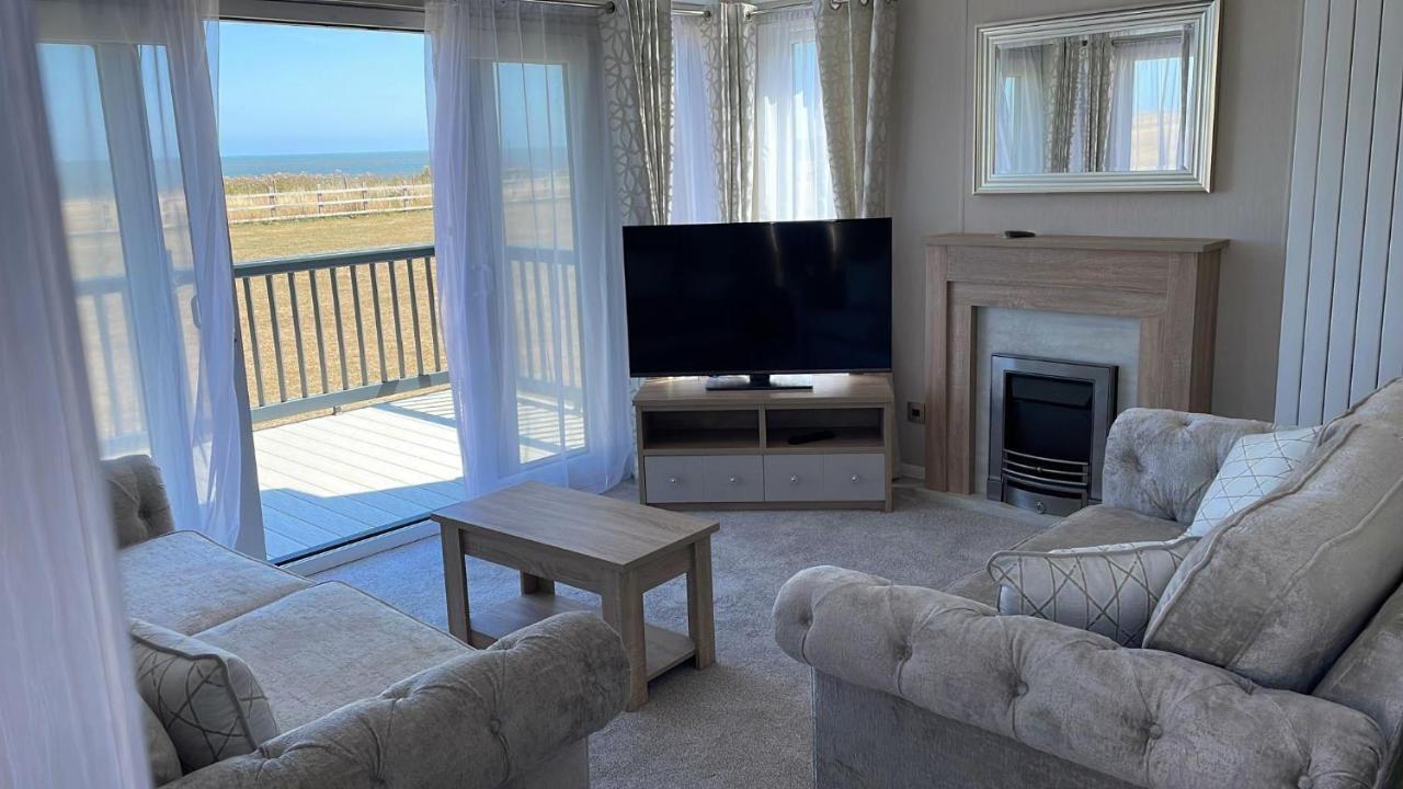 Stunning Caravan With Full Sea Views At Broadland Sands In Suffolk Ref 20236Bs Hopton on Sea Exterior foto