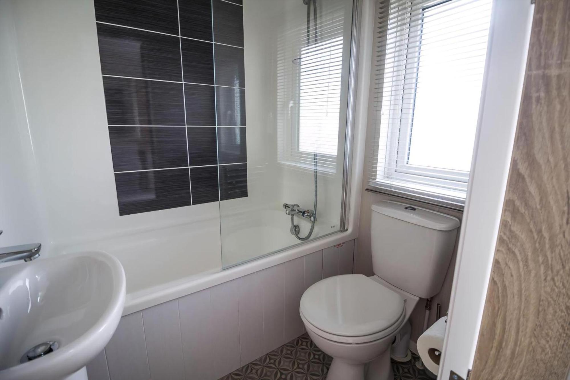 Stunning Caravan With Full Sea Views At Broadland Sands In Suffolk Ref 20236Bs Hopton on Sea Exterior foto